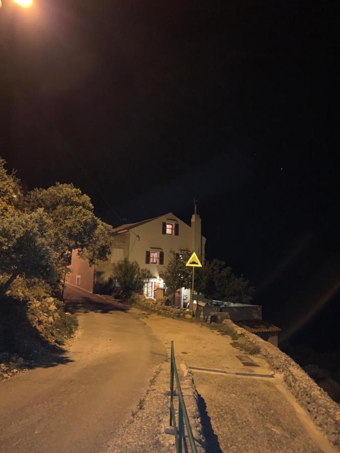 Ustrine View Villa Exterior photo